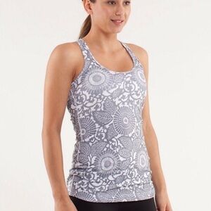 𝅺Lululemon floral tank top sz small